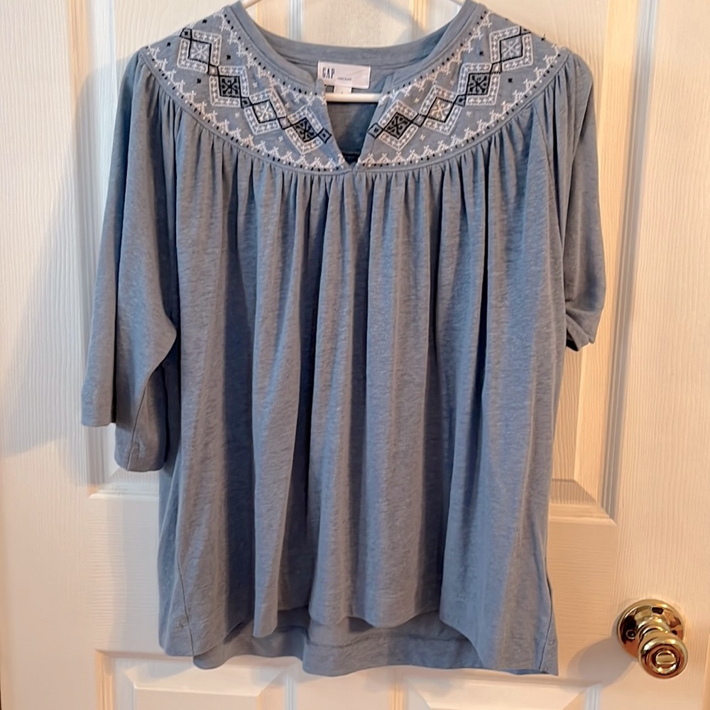 Woman’s Gap Short Sleeve Shirt
